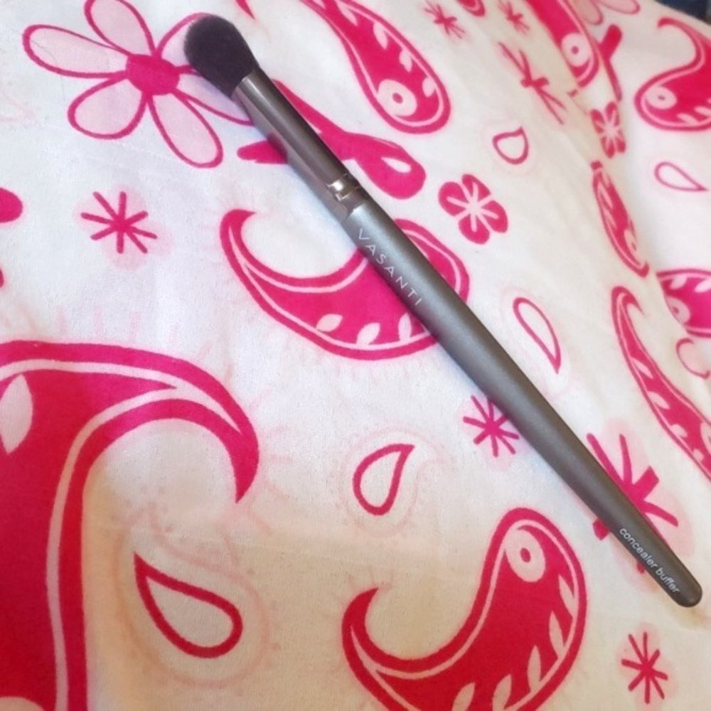 Vasanti concealer Buffer brush